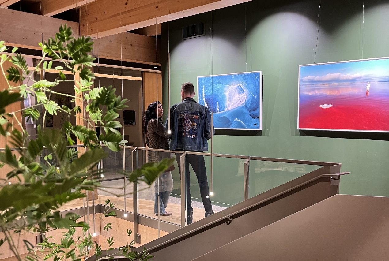 Ne ratez pas nos évènements : LE VERNISSAGE DE L’EXPOSITION DE JÉRÉMY DE BACKER CHEZ HOWEL & BIENHEUREUX 